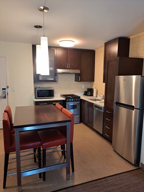 Suite, 2 Bedrooms (Hearing Accessible) | Private kitchen | Fridge, microwave, oven, stovetop