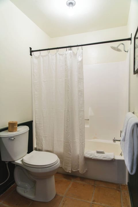 Standard Double Room Upstairs (No dogs allowed) | Bathroom | Shower, free toiletries, hair dryer, towels