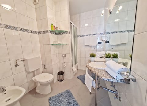 Suite, Balcony, Partial Sea View | Bathroom | Shower, free toiletries, hair dryer, towels