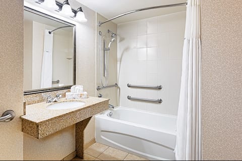 Combined shower/tub, designer toiletries, hair dryer, towels