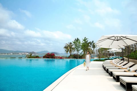 3 outdoor pools, pool umbrellas