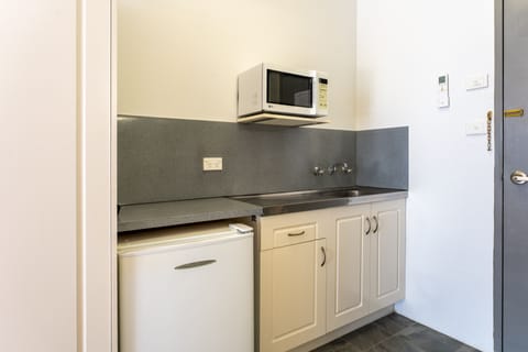 Deluxe Room, Balcony | Private kitchenette | Fridge, microwave, coffee/tea maker, electric kettle