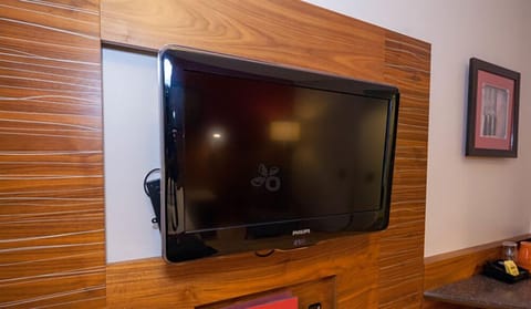 Minibar, desk, soundproofing, iron/ironing board