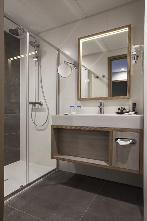 Shower, eco-friendly toiletries, hair dryer, towels