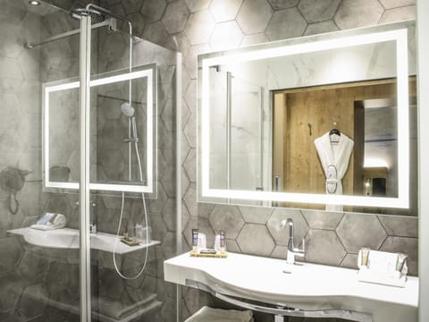 In-room safe, desk, soundproofing, iron/ironing board