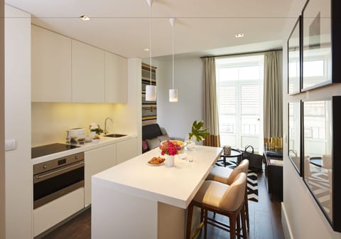 Studio | Private kitchen | Full-size fridge, microwave, oven, stovetop