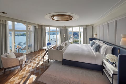 Junior Suite (Panoramic) | Premium bedding, free minibar, in-room safe, individually decorated