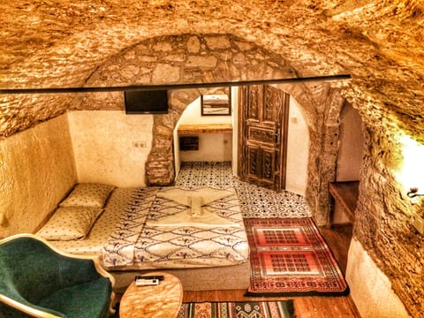 Deluxe Quadruple Room | Desk, blackout drapes, soundproofing, free WiFi