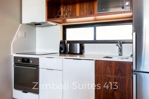 Zimbali Suite 413 | Private kitchen | Full-size fridge, microwave, oven, stovetop