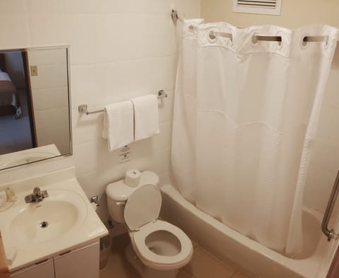 Superior Double Room, 2 Double Beds | Bathroom | Free toiletries, hair dryer, towels