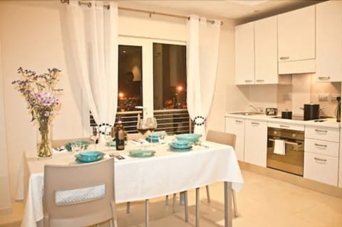 Executive Apartment, 1 Bedroom | Private kitchenette | Fridge, microwave, oven, stovetop