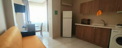 Deluxe Apartment, 2 Bedrooms | Desk, laptop workspace, iron/ironing board, free WiFi