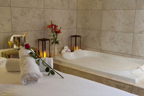 Couples treatment rooms, sauna, steam room, body treatments