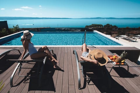 Indoor pool, seasonal outdoor pool, sun loungers