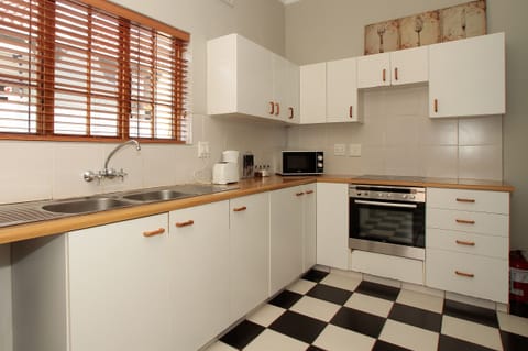 House 23  | Private kitchen | Microwave, coffee/tea maker