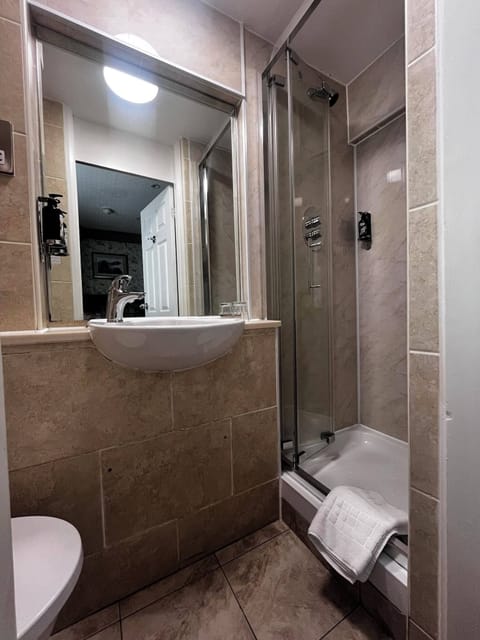 Classic Single Room, 1 Twin Bed | Bathroom | Shower, free toiletries, hair dryer, towels