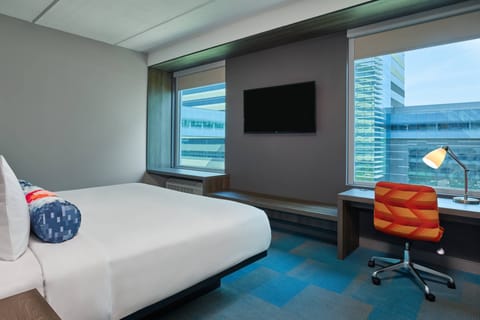 aloft, Room, 1 King Bed | In-room safe, desk, laptop workspace, iron/ironing board