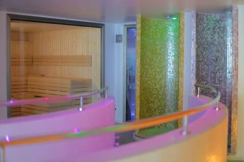 Sauna, spa tub, steam room, Turkish bath, body treatments, aromatherapy