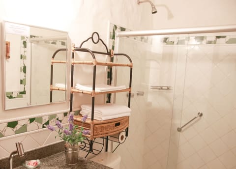 Luxury Twin Room | Bathroom | Shower, free toiletries, hair dryer, towels