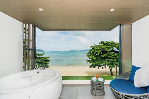 Premier Room, Beachfront | Balcony view