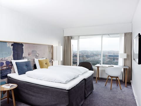 Standard Room | Premium bedding, in-room safe, individually decorated, desk