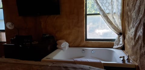 Bella Tuscany (Non-Pet Friendly) | Jetted tub