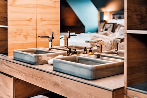 Adler Suite | In-room safe, blackout drapes, iron/ironing board, free WiFi