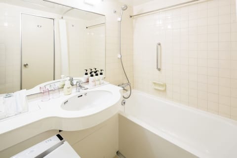 Separate tub and shower, deep soaking tub, free toiletries, hair dryer