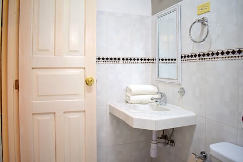 Standard Double or Twin Room | Bathroom sink