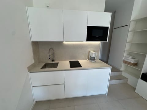 Superior Studio, Balcony | Private kitchen | Fridge, microwave, stovetop, dishwasher