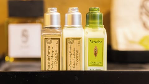 Single Room, 1 King Bed | Premium bedding, down comforters, pillowtop beds, in-room safe