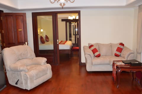 President View Suite | Living area | 24-inch LCD TV with cable channels, TV