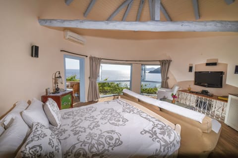 Deluxe Room with Private Terrace and Jacuzzi | Minibar, in-room safe, soundproofing, iron/ironing board