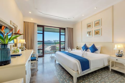 Deluxe, Balcony, Pool View | Hypo-allergenic bedding, minibar, in-room safe, individually decorated