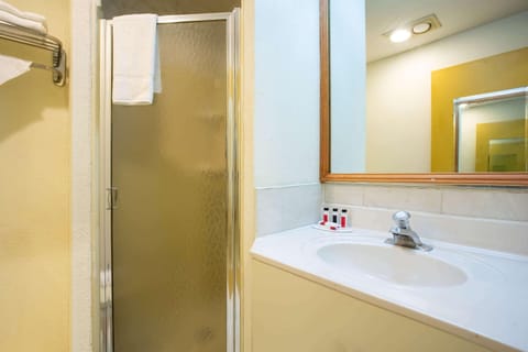 Suite, 1 King Bed, Non Smoking | Bathroom | Combined shower/tub, free toiletries, hair dryer, towels