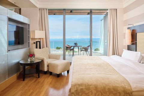 Junior Suite, Sea View | Hypo-allergenic bedding, minibar, in-room safe, desk