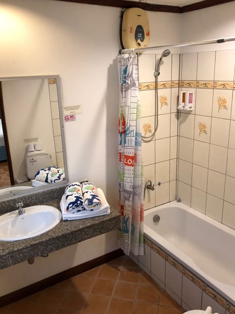 AC Bungalow | Bathroom | Free toiletries, towels
