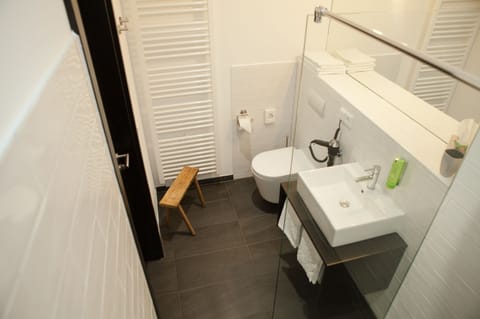 Classic Double Room, 1 Bedroom | Bathroom | Shower, rainfall showerhead, free toiletries, hair dryer