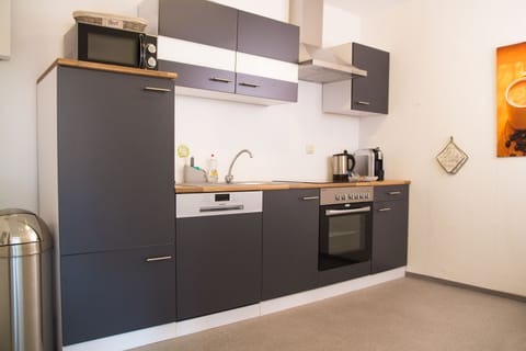 Apartment | Private kitchen | Coffee/tea maker, electric kettle