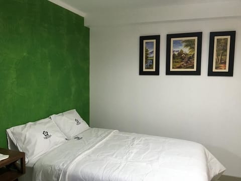 Double Room, 1 Queen Bed | Desk, iron/ironing board, free WiFi