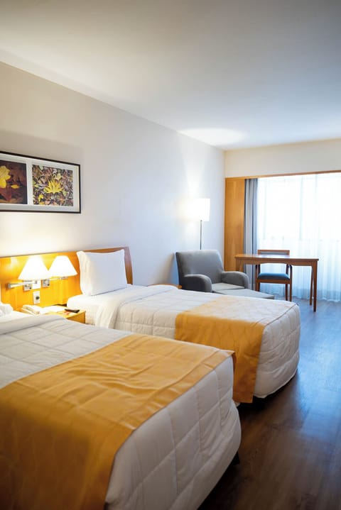 Standard Twin Room | Minibar, in-room safe, desk, free WiFi