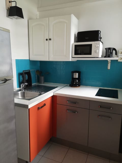 Classic Studio, Beach View (Bungalow 2 pax) | Private kitchen | Full-size fridge, microwave, stovetop, electric kettle