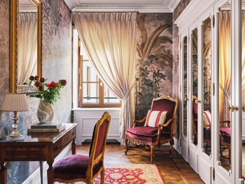 Presidential Suite, 1 King Bed | Premium bedding, down comforters, minibar, in-room safe