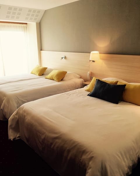 Premium Quadruple Room | In-room safe, desk, laptop workspace, soundproofing