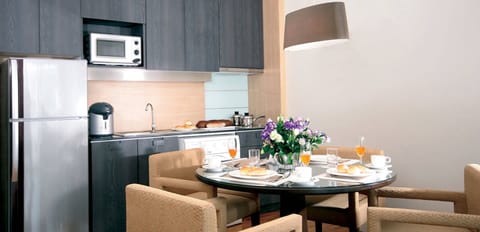 Suite | Private kitchen | Fridge, electric kettle