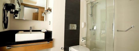 Standard Double or Twin Room, Garden View | Bathroom | Shower, free toiletries, hair dryer, slippers