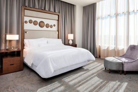 Executive Suite, 1 King Bed | Premium bedding, minibar, in-room safe, desk