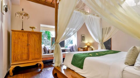 1 bedroom, premium bedding, free minibar, in-room safe