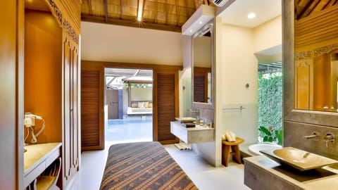 1 bedroom, premium bedding, free minibar, in-room safe