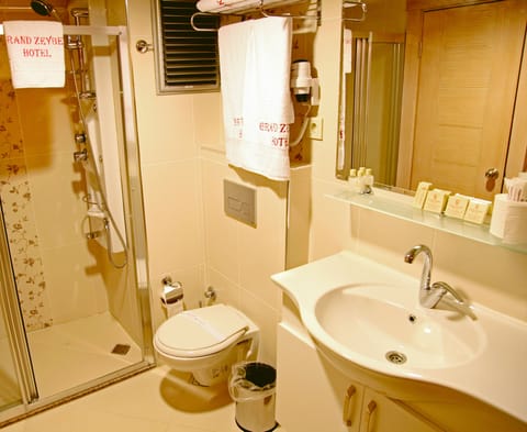 Classic Single Room | Bathroom | Free toiletries, hair dryer, slippers, towels